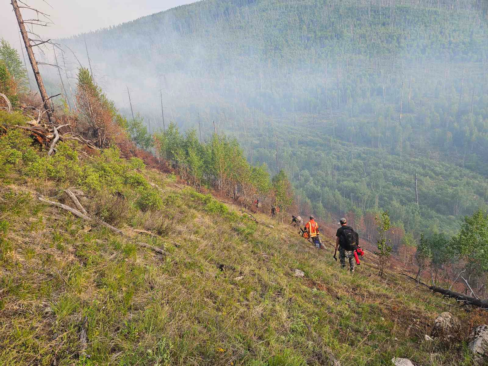 Сэлэнгэ, Хөвсгөл аймагт гарсан 10 ойн түймрийг унтраах ажиллагааг зохион байгуулж байна